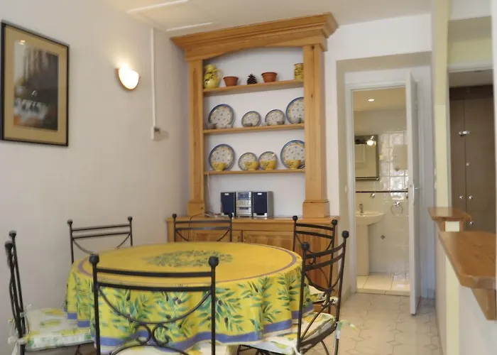 Viva Riviera - 5 Rue Commandant Andre *